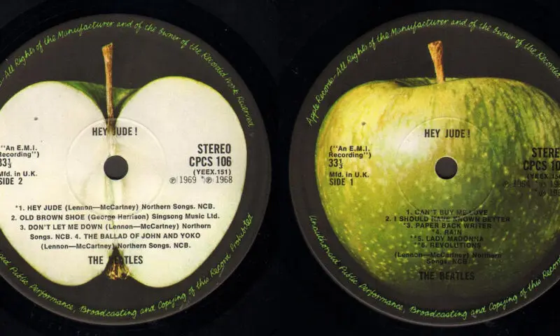初期のApple records社のりんごのロゴ。