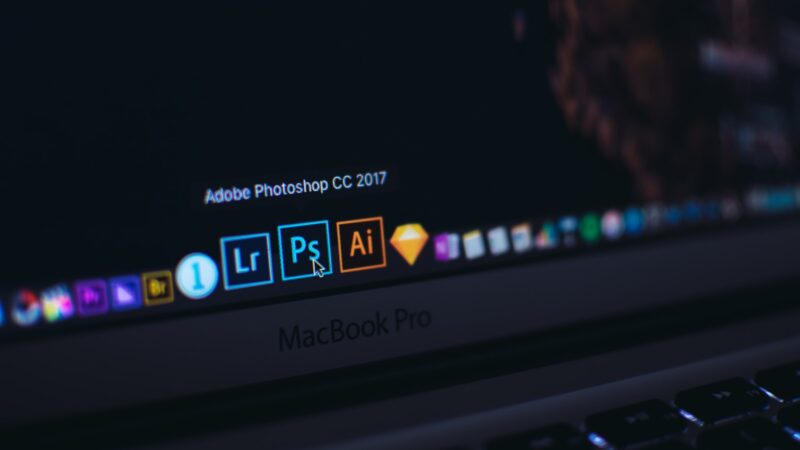 Adobe製品。