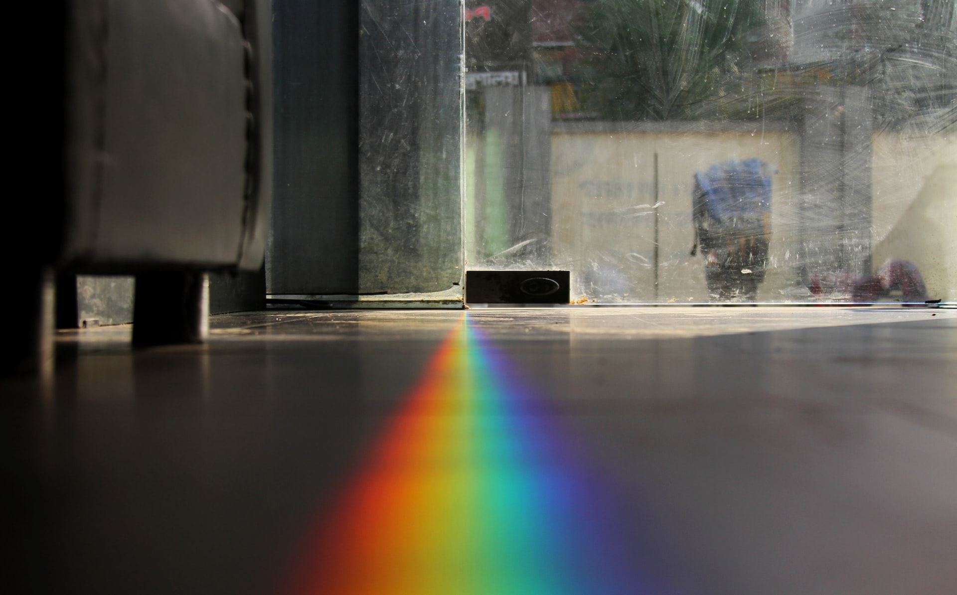 ニュートンによる虹の色は７色説というのは本当なのろうか？