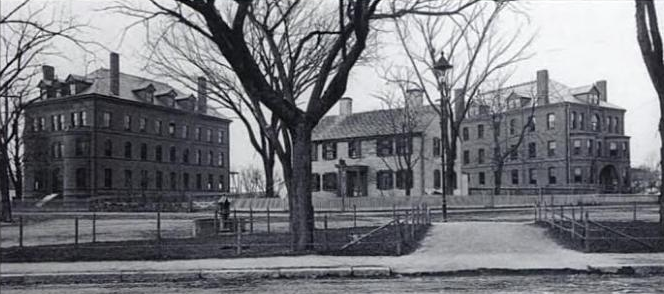 ローラ・ブリッジマンや、サリヴァン先生、ヘレン・ケラーたちが学んだ、パーキンス盲学校の校舎（1901年撮影）