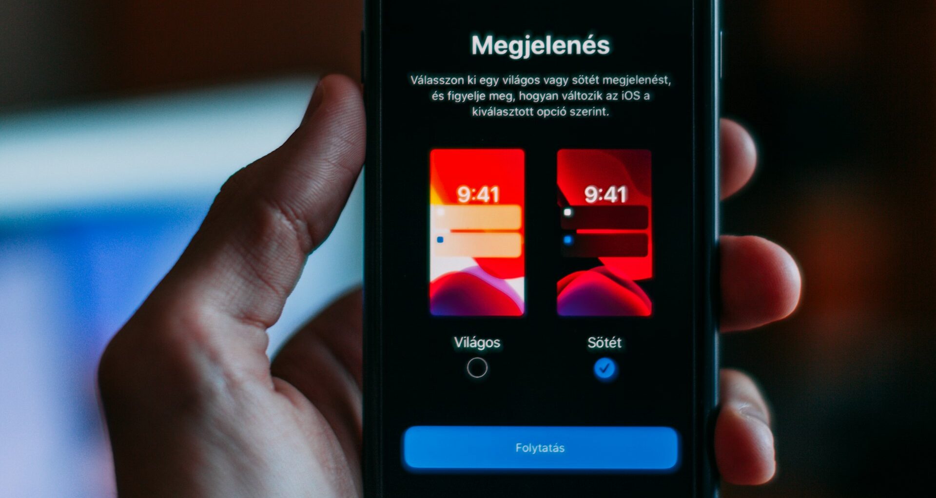 ダークモードとライトモードの切り替え画面。
