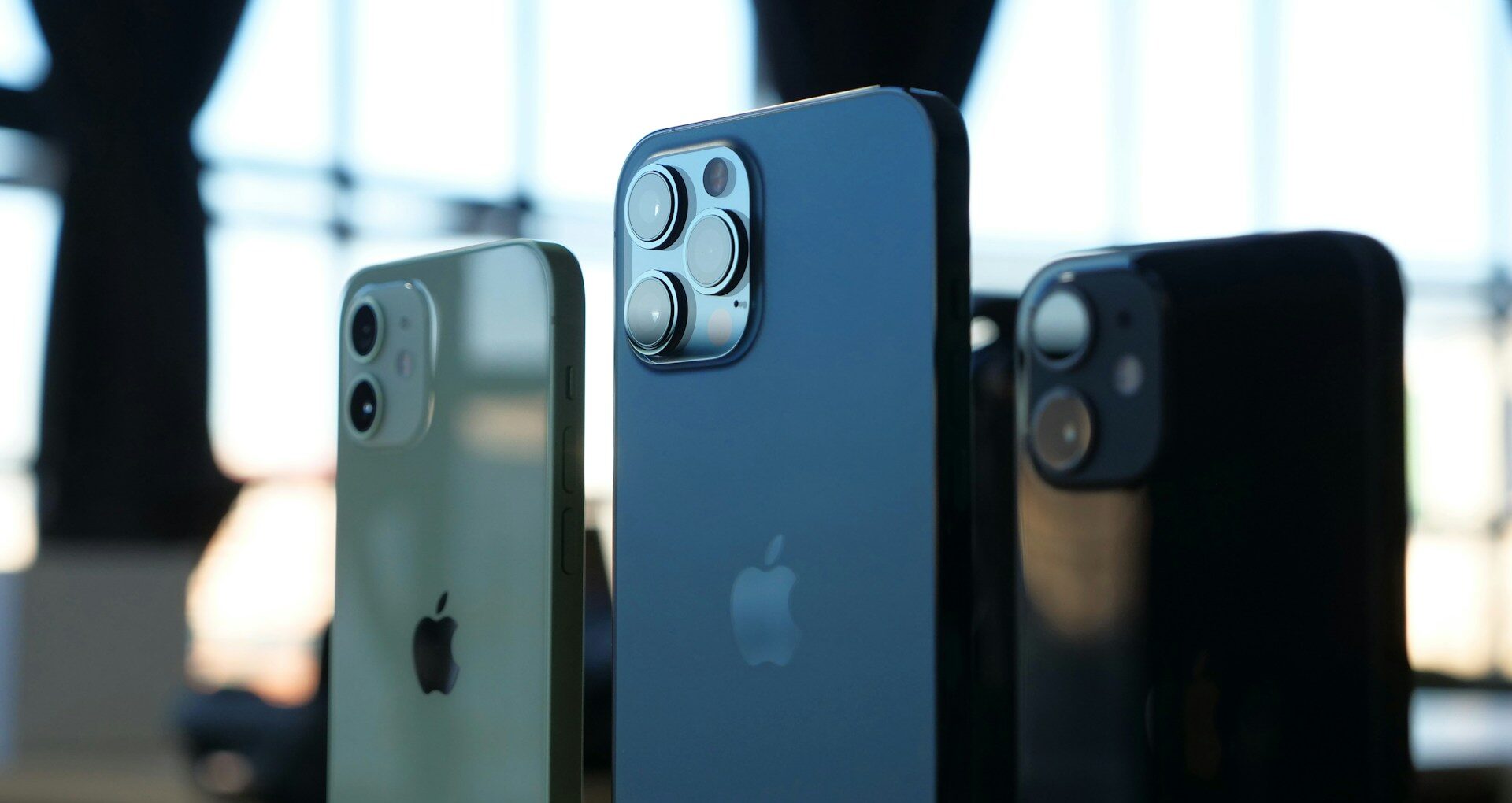 iOS 26対応のiPhone機種のイメージ。